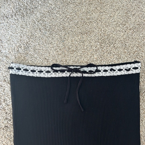 Pretty Garbage NWOT Ribbed Knit Tube Top With Lace Bow Detail - Picture 2 of 4